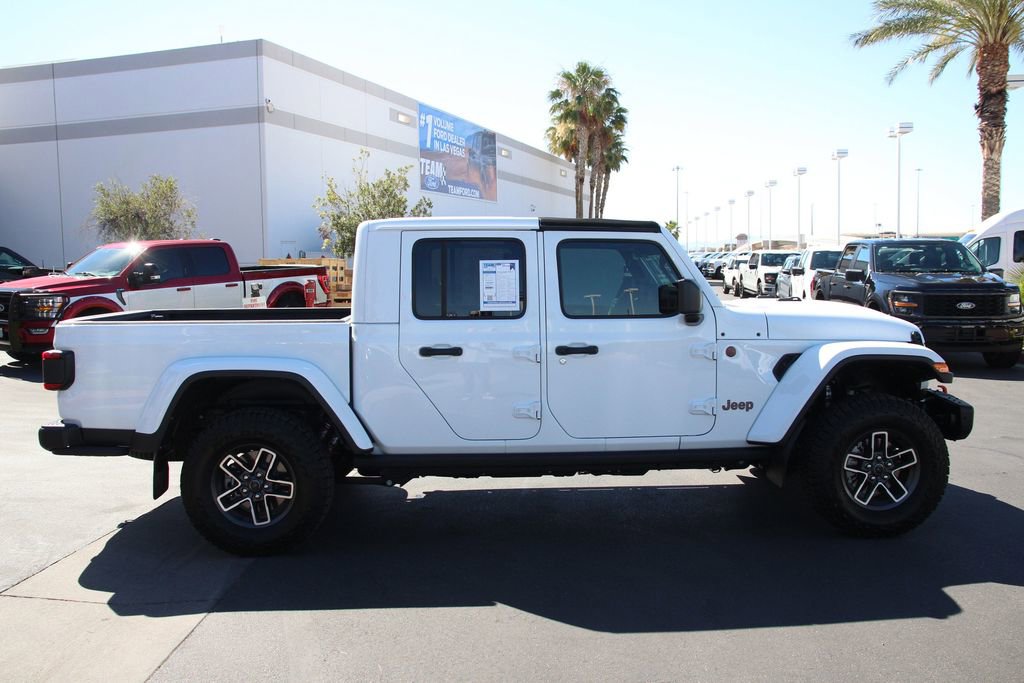 Used 2025 Jeep Gladiator Mojave AWD/4WD image 9