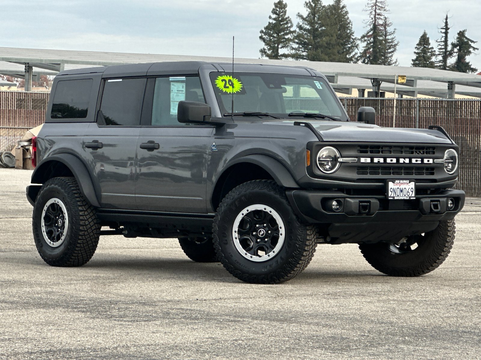 Certified 2024 Ford Bronco Black Diamond w/ Sasquatch Package image 2