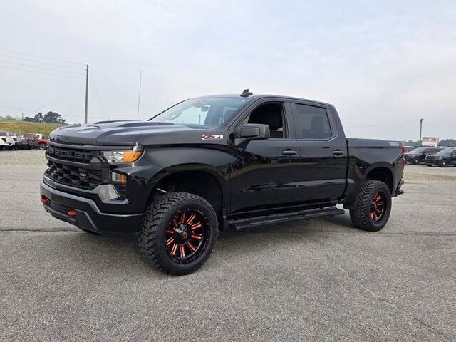 Used 2024 Chevrolet Silverado 1500 Custom Trail Boss AWD/4WD image 3
