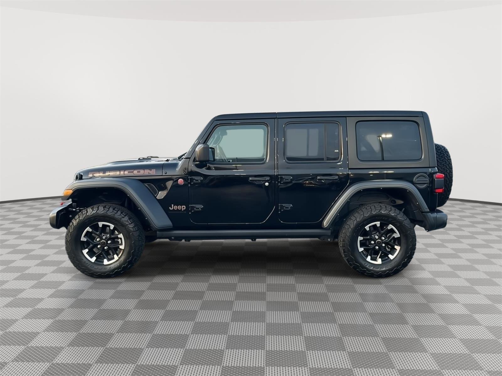 Used 2024 Jeep Wrangler Unlimited Rubicon w/ Convenience Group AWD/4WD image 2