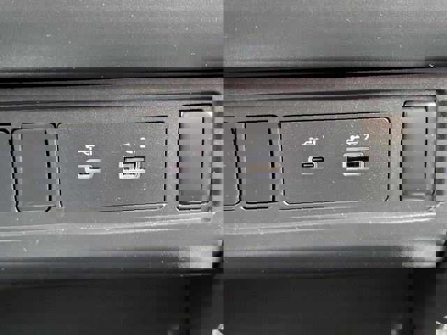 Used 2023 Nissan Frontier SV w/ Tow Package image 21