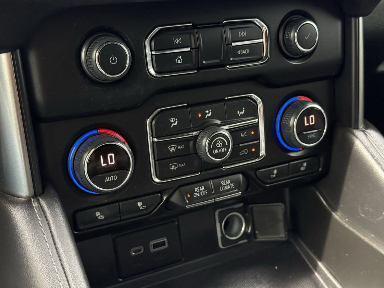 Used 2022 Chevrolet Tahoe LT w/ Luxury Package image 20