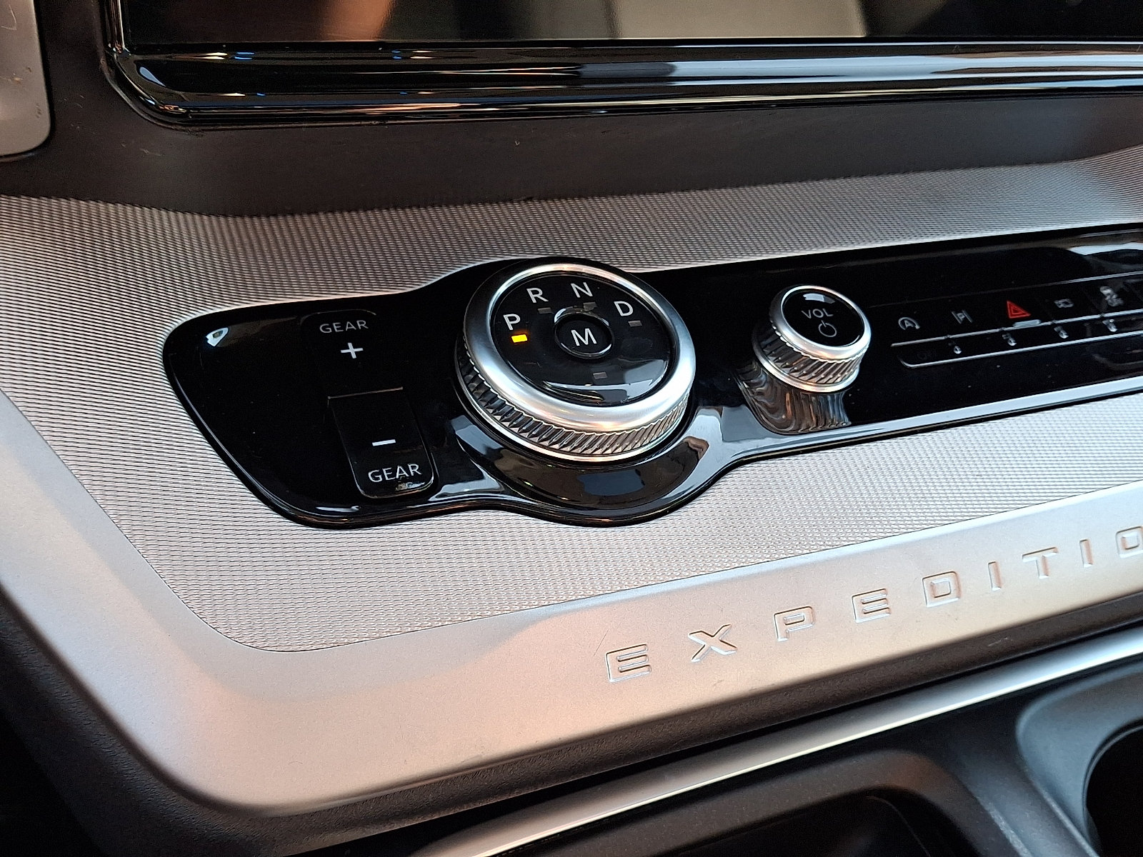 Certified 2025 Ford Expedition Active AWD/4WD image 19