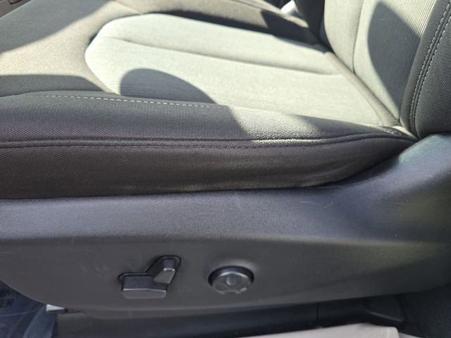 Used 2022 Chrysler Voyager LX image 12