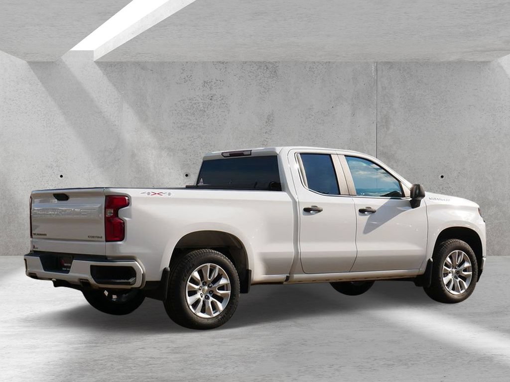 Used 2019 Chevrolet Silverado 1500 Custom w/ Custom Value Package AWD/4WD image 3