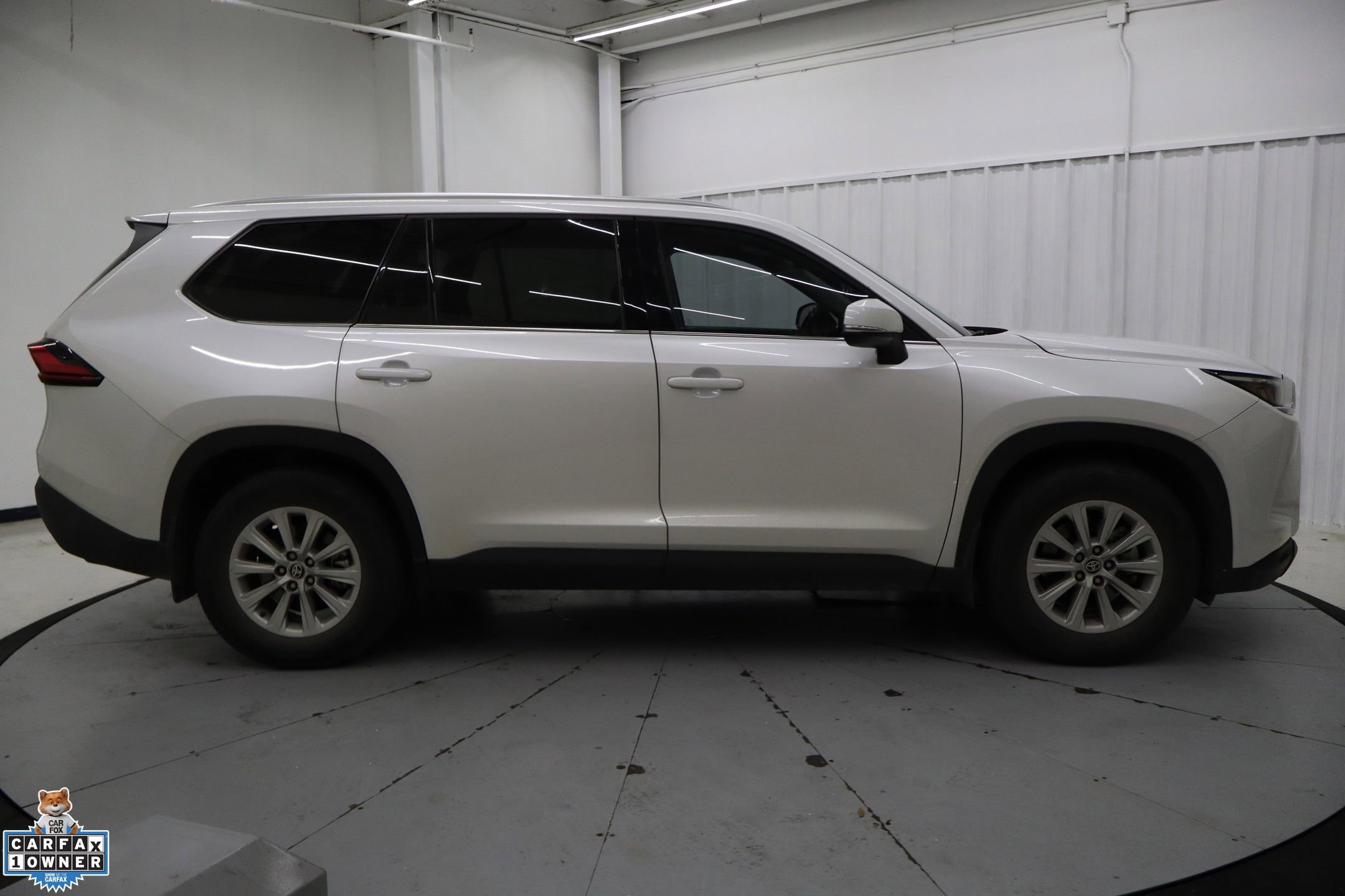 Used 2024 Toyota Grand Highlander XLE image 2