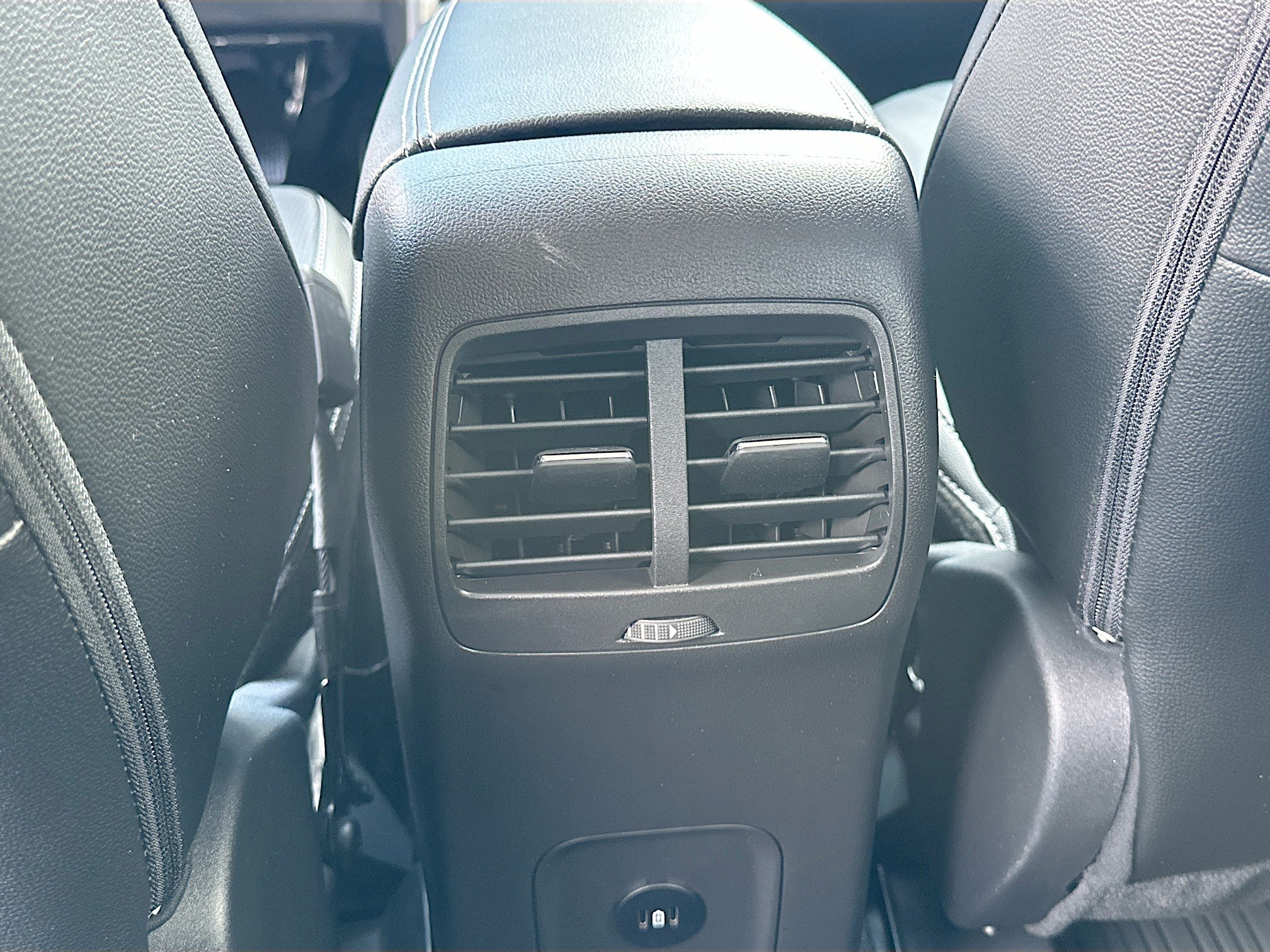 Certified 2025 Ford Escape Platinum w/ Premium Technology Package FWD image 25