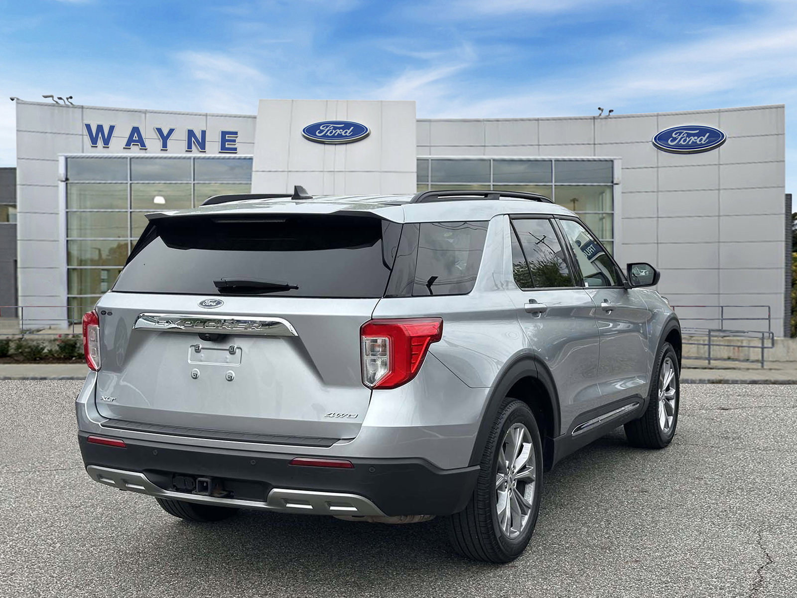 Certified 2023 Ford Explorer XLT w/ Equipment Group 202A AWD/4WD image 5