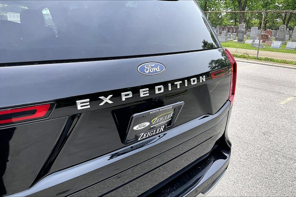 Certified 2025 Ford Expedition Platinum AWD/4WD image 8
