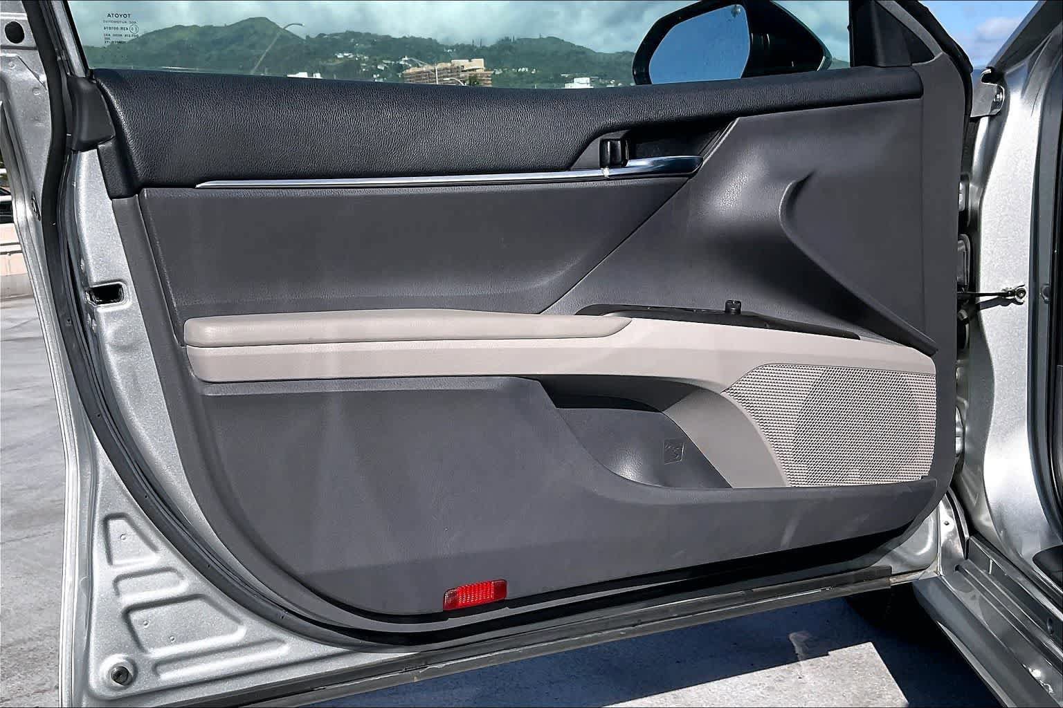 Used 2021 Toyota Camry LE FWD image 27
