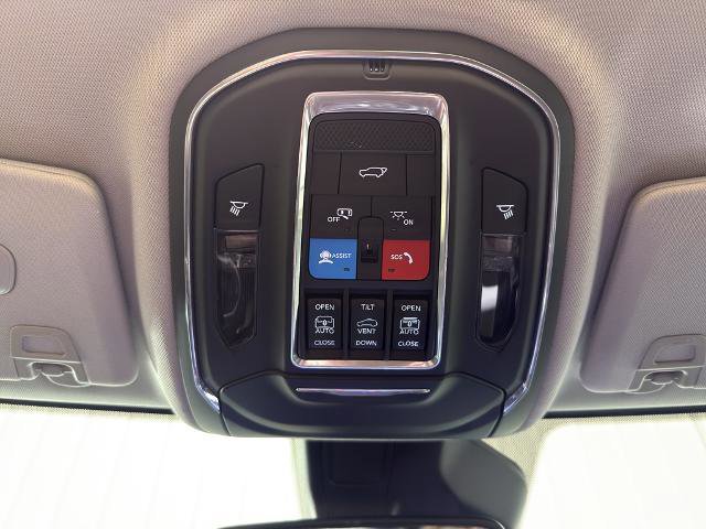 Used 2023 Jeep Grand Cherokee L Limited w/ Black Appearance Package image 26