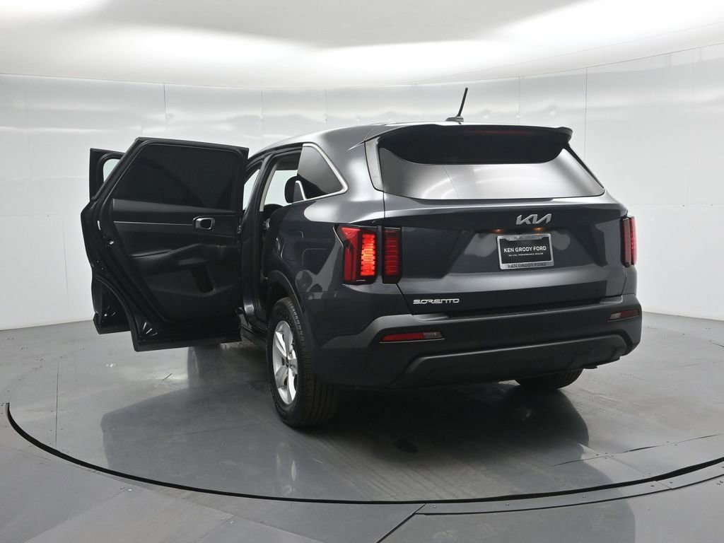 Used 2023 Kia Sorento LX image 55