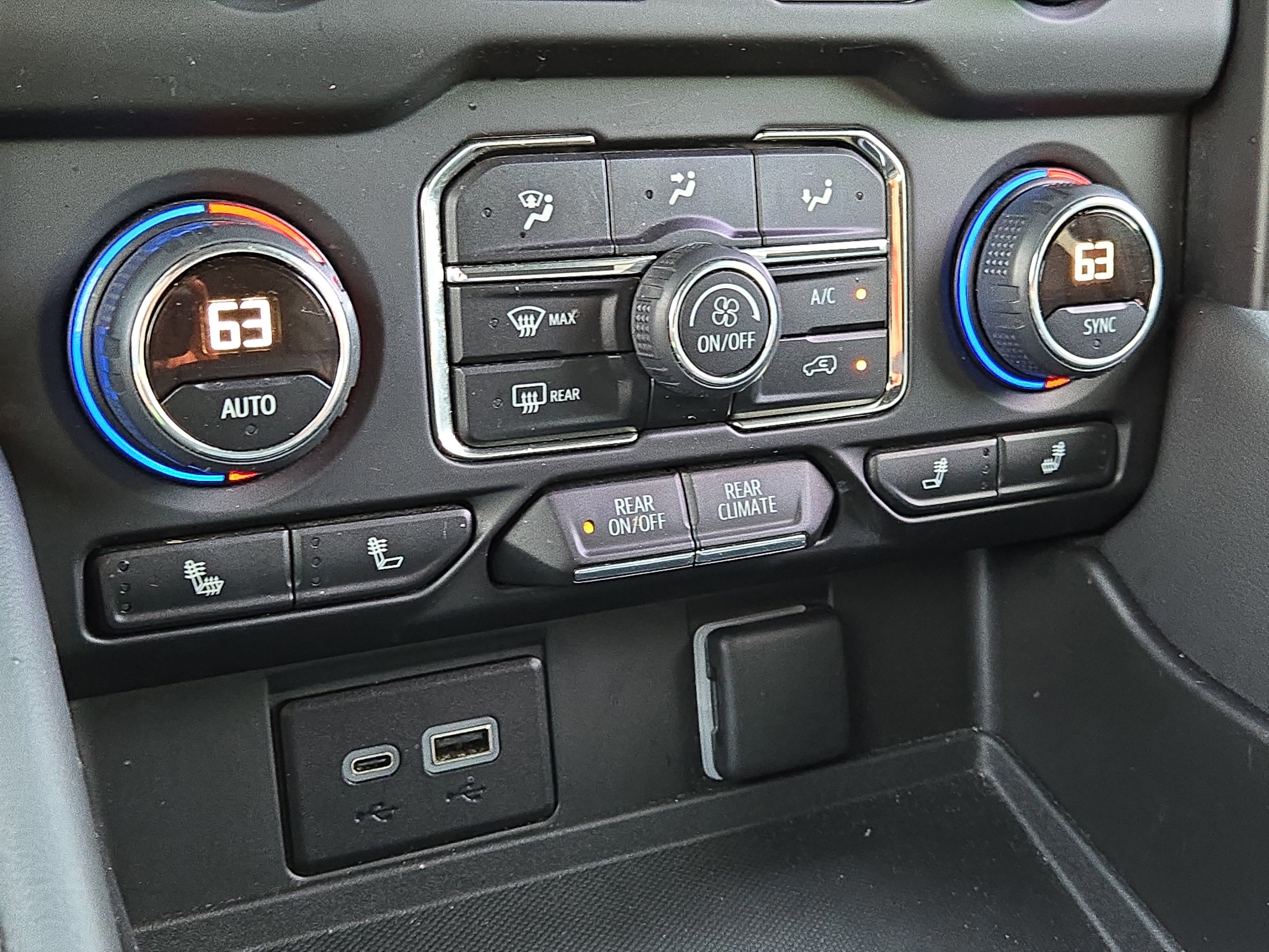 Used 2023 Chevrolet Tahoe Z71 w/ Luxury Package image 37