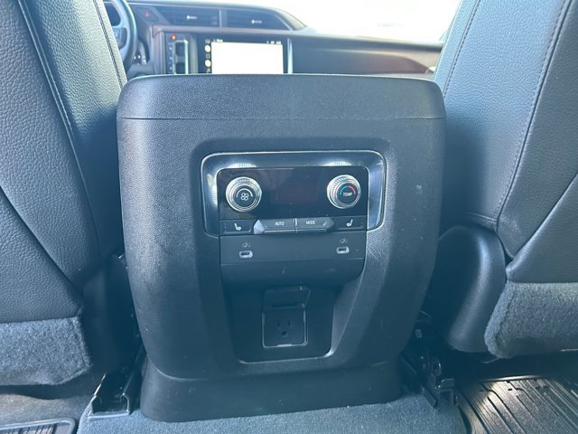 Used 2022 GMC Yukon Denali image 32