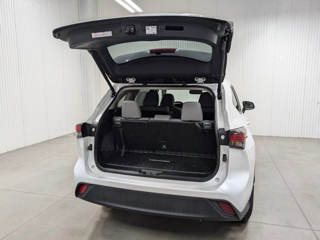 Used 2024 Toyota Highlander XLE image 9