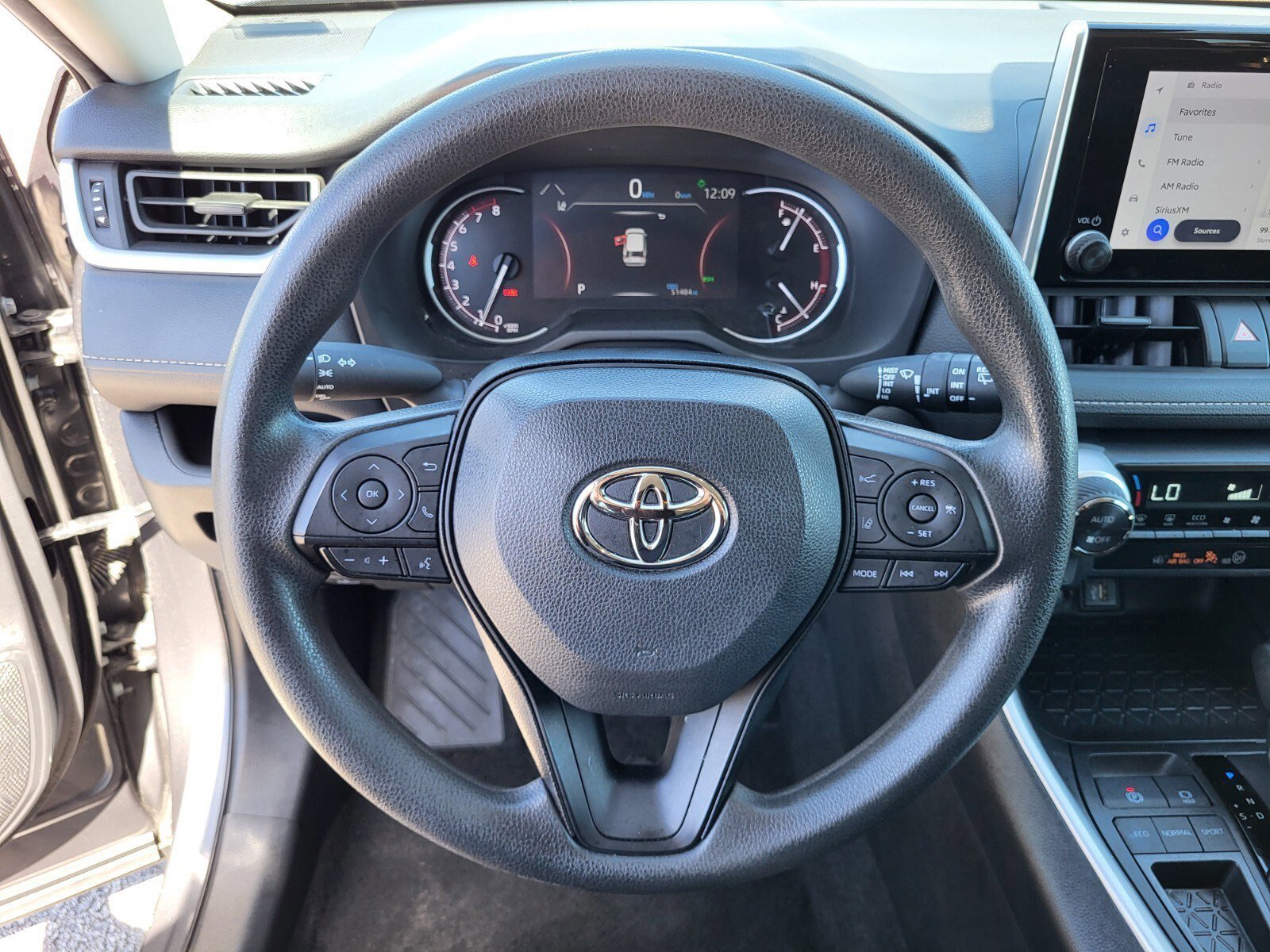 Used 2024 Toyota RAV4 XLE image 26