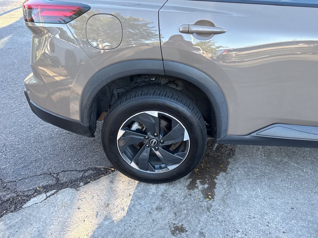 Used 2025 Nissan Rogue SV AWD/4WD image 31