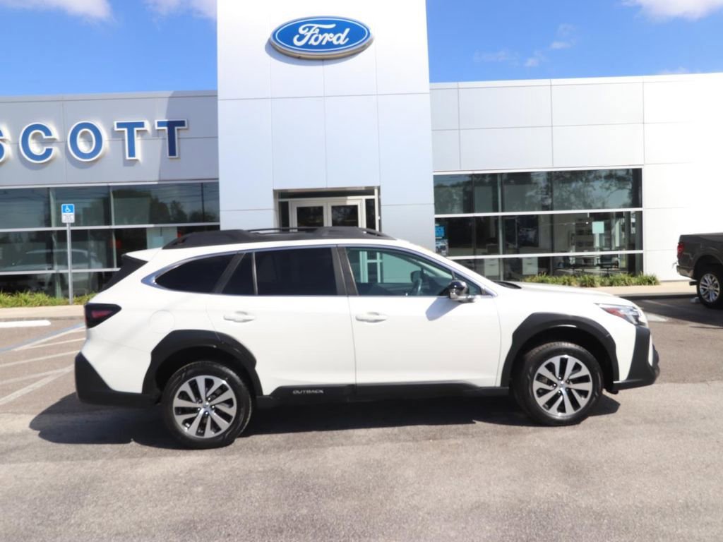 Used 2023 Subaru Outback Premium image 6