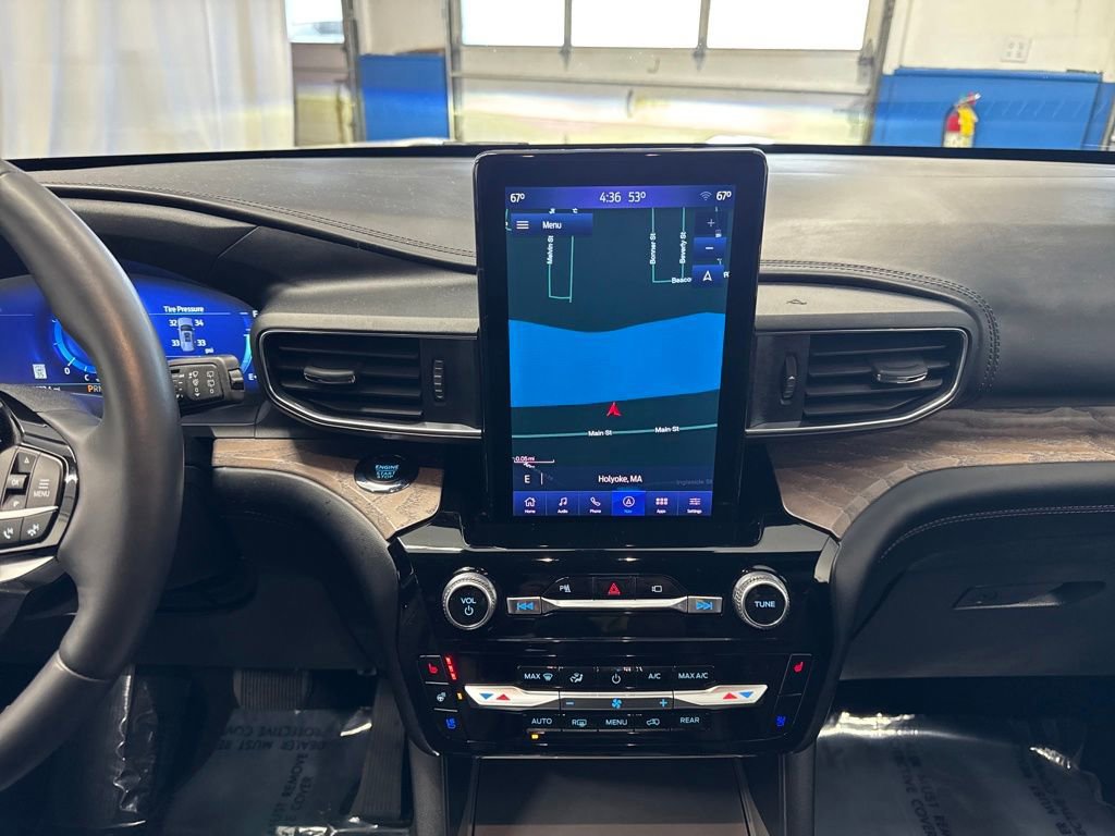 Certified 2022 Ford Explorer Platinum w/ Equipment Group 601A image 18