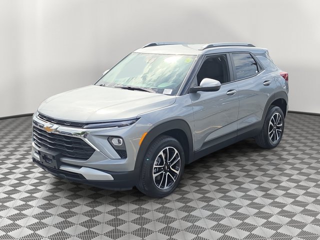 Used 2025 Chevrolet TrailBlazer LT AWD/4WD image 3