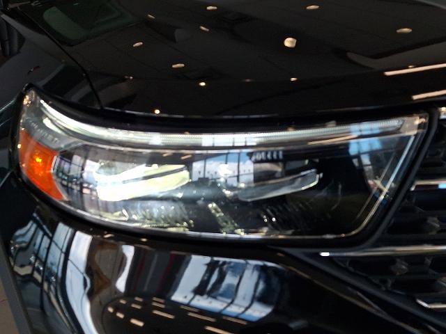 Certified 2022 Ford Explorer XLT w/ Equipment Group 202A AWD/4WD image 9