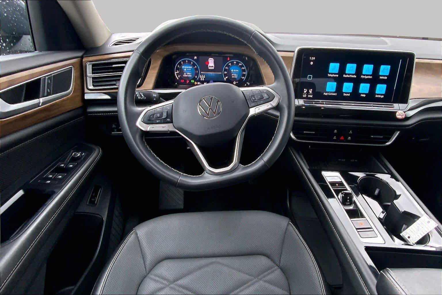 Used 2025 Volkswagen Atlas SE FWD image 6