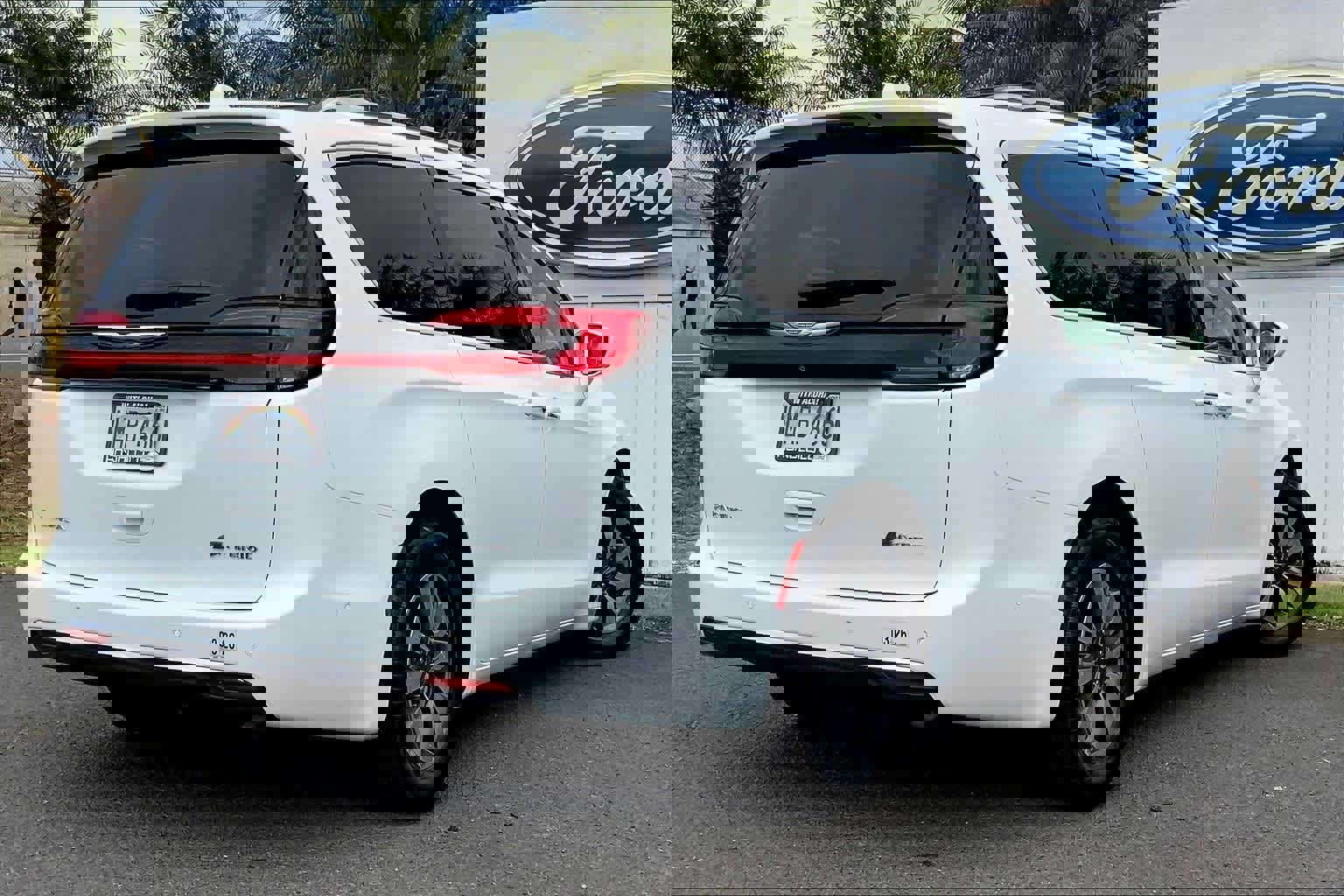 Used 2021 Chrysler Pacifica Touring-L image 3