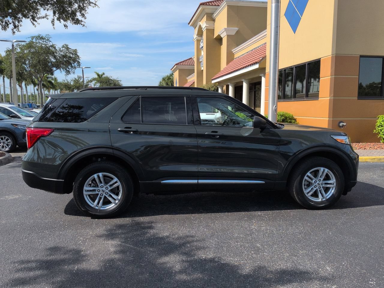 Certified 2024 Ford Explorer XLT w/ Equipment Group 202A AWD/4WD image 3