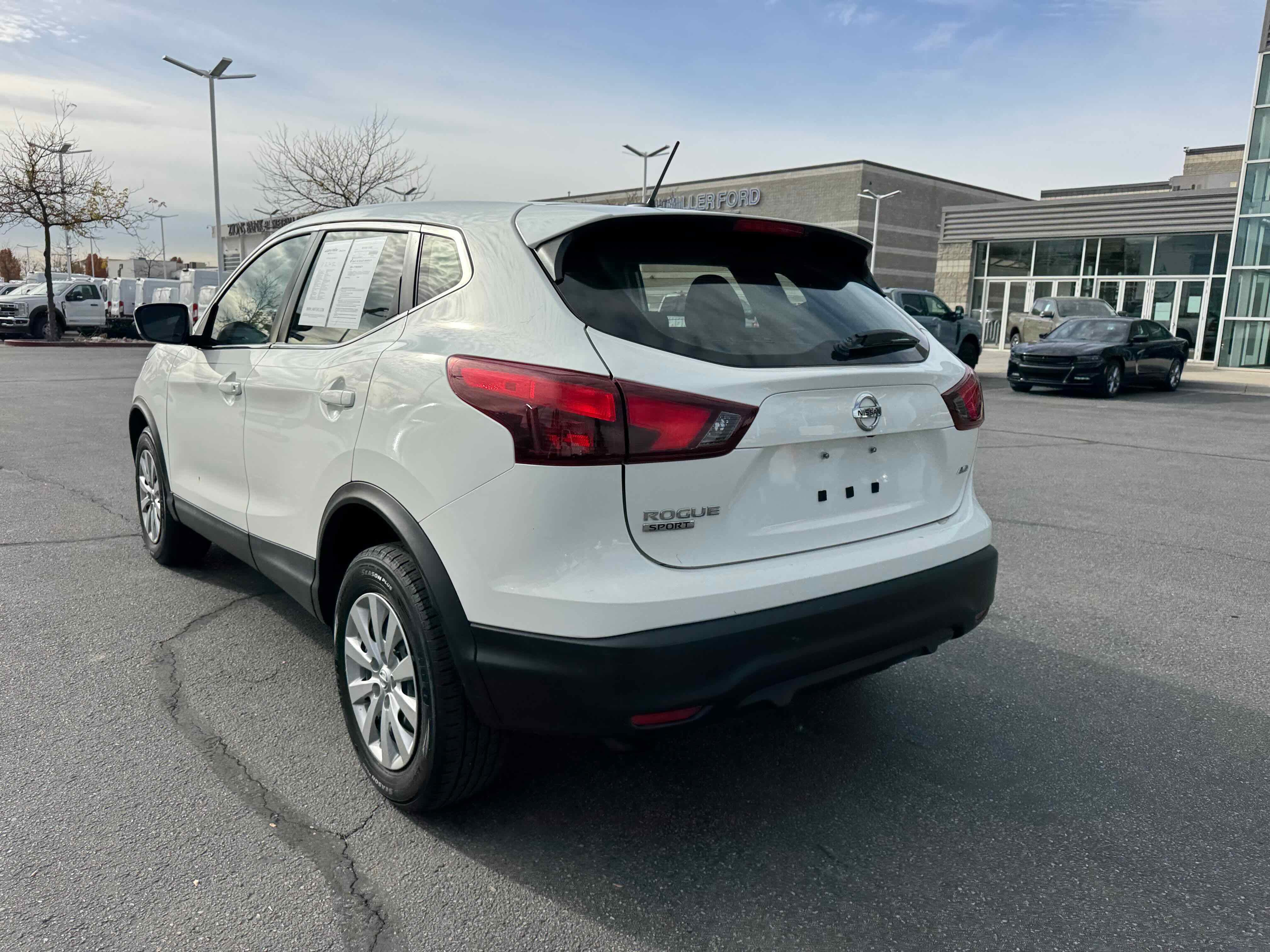 Used 2018 Nissan Rogue Sport S image 3