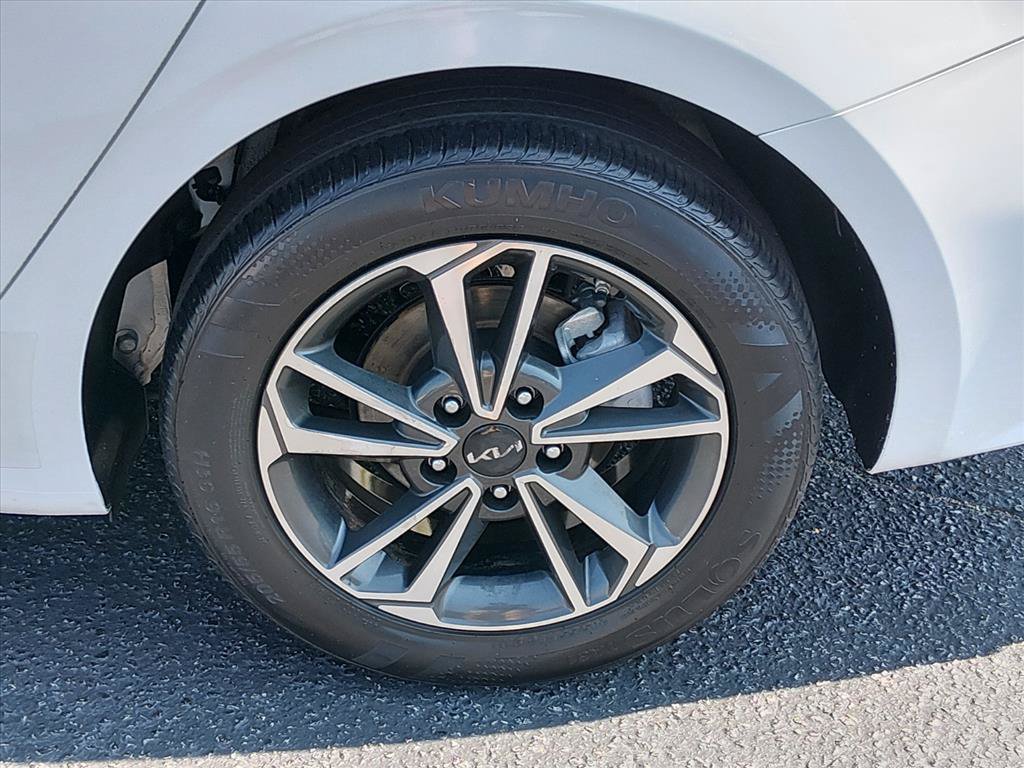 Used 2024 Kia Forte LXS FWD image 15