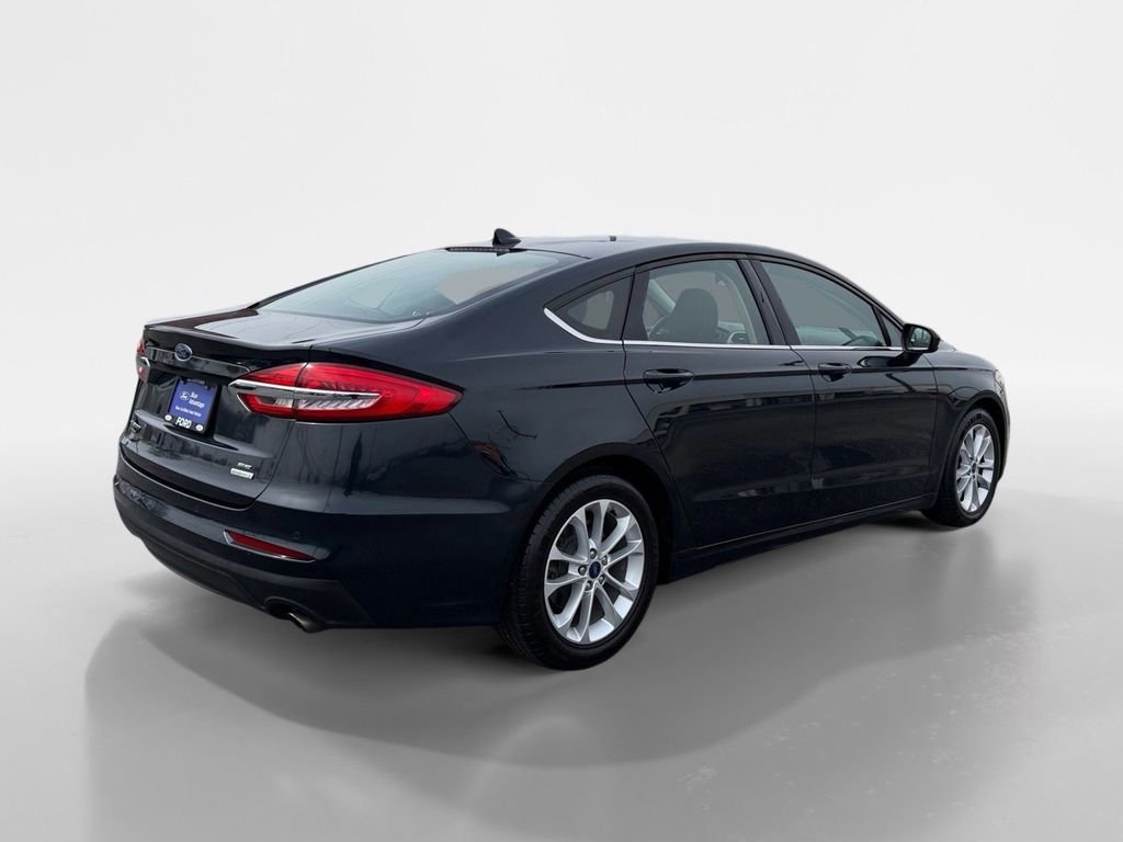 Certified 2020 Ford Fusion SE image 4