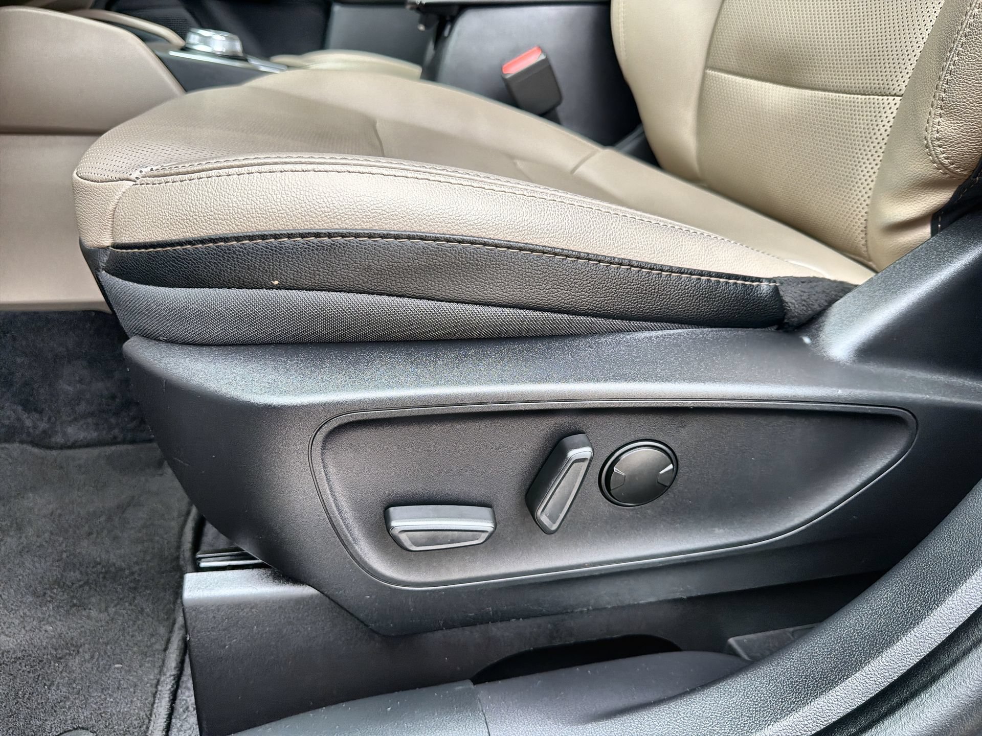 Certified 2022 Ford Escape SEL FWD image 12