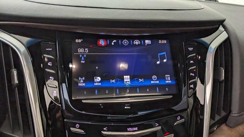 Used 2019 Cadillac Escalade Premium Luxury w/ Escalade Sport Edition AWD/4WD image 27