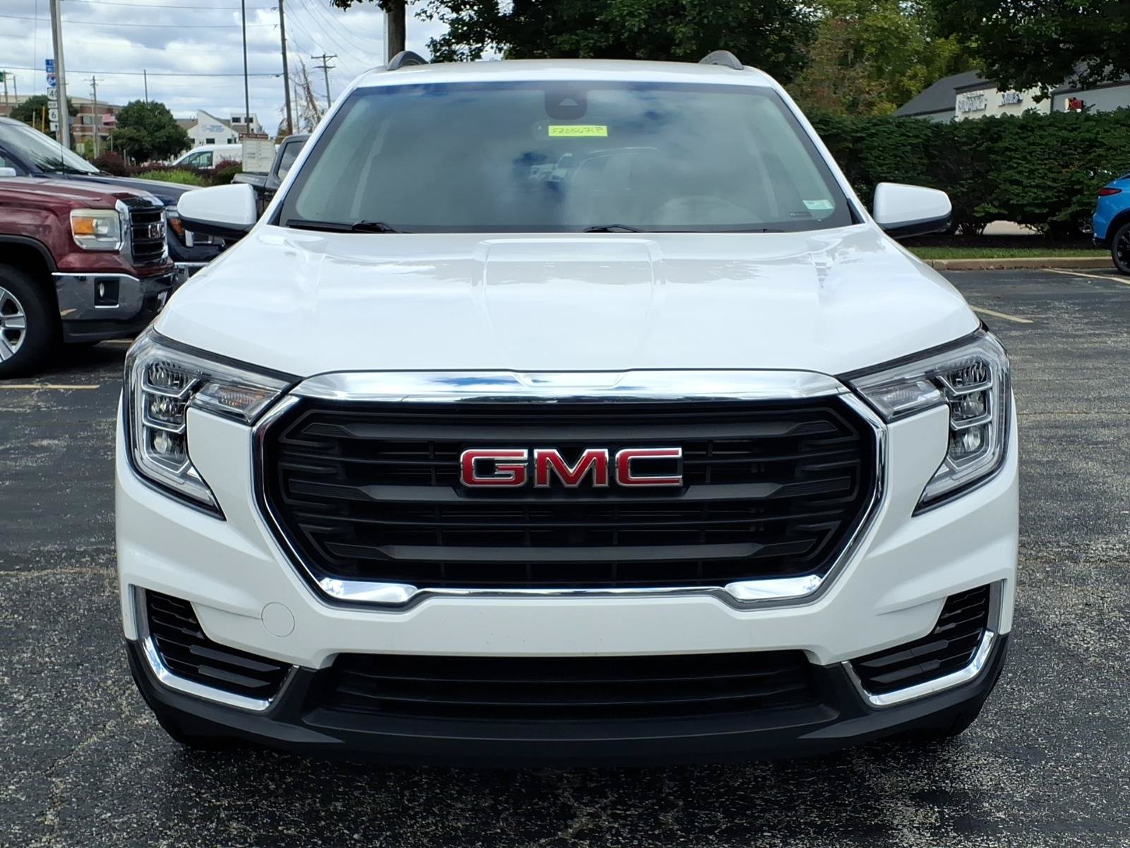 Used 2024 GMC Terrain SLE w/ Driver Convenience Package FWD image 29