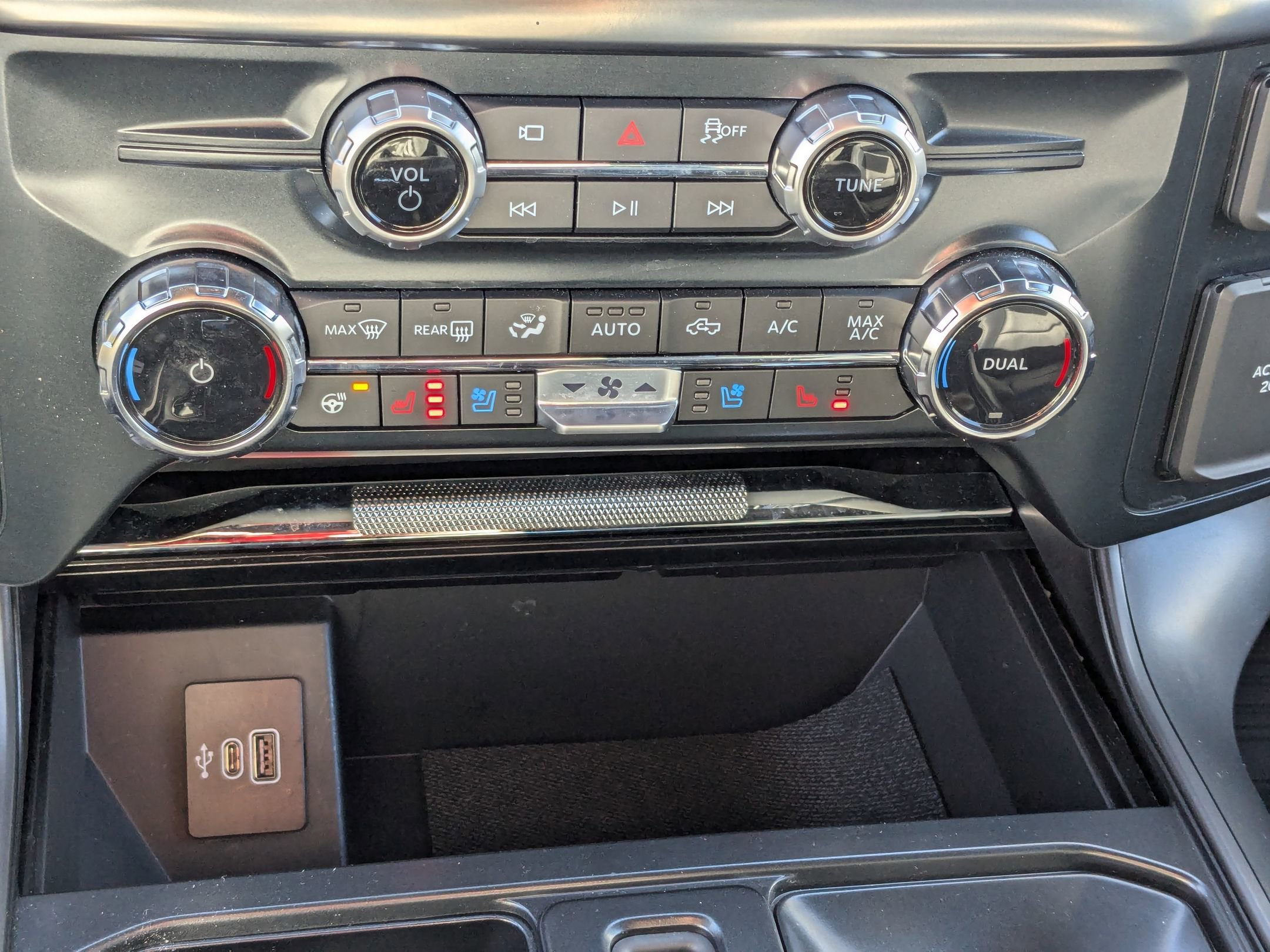 Certified 2025 Ford F150 Lariat w/ Equipment Group 501A Mid image 28