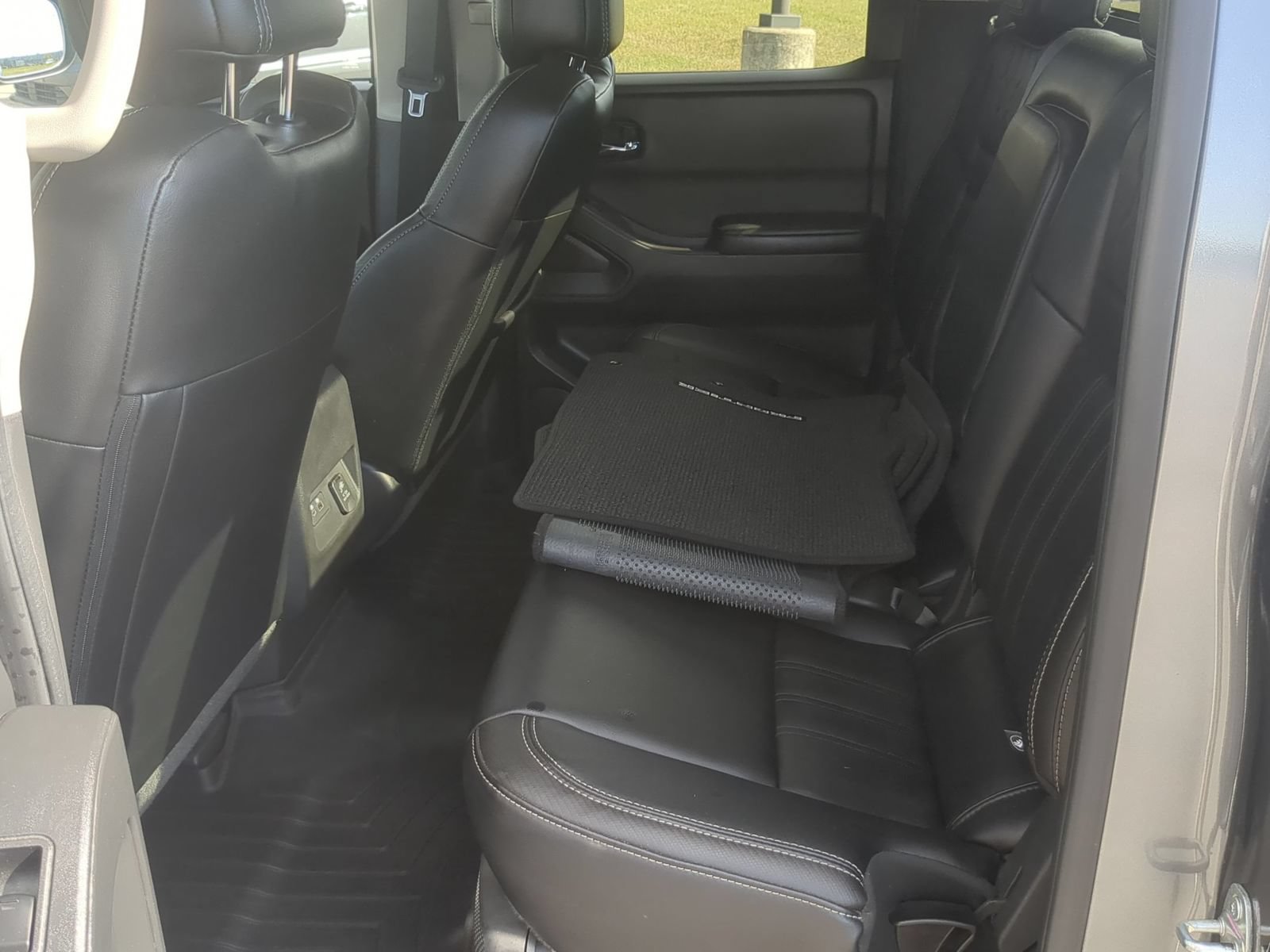 Used 2025 Nissan Frontier SL AWD/4WD image 29
