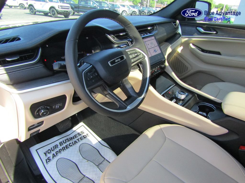 Used 2024 Jeep Grand Cherokee L Limited w/ Luxury Tech Group II AWD/4WD image 16