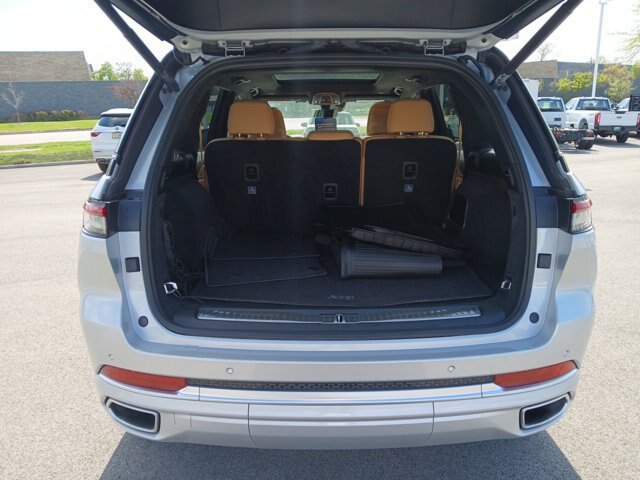 Used 2025 Jeep Grand Cherokee Summit AWD/4WD image 25