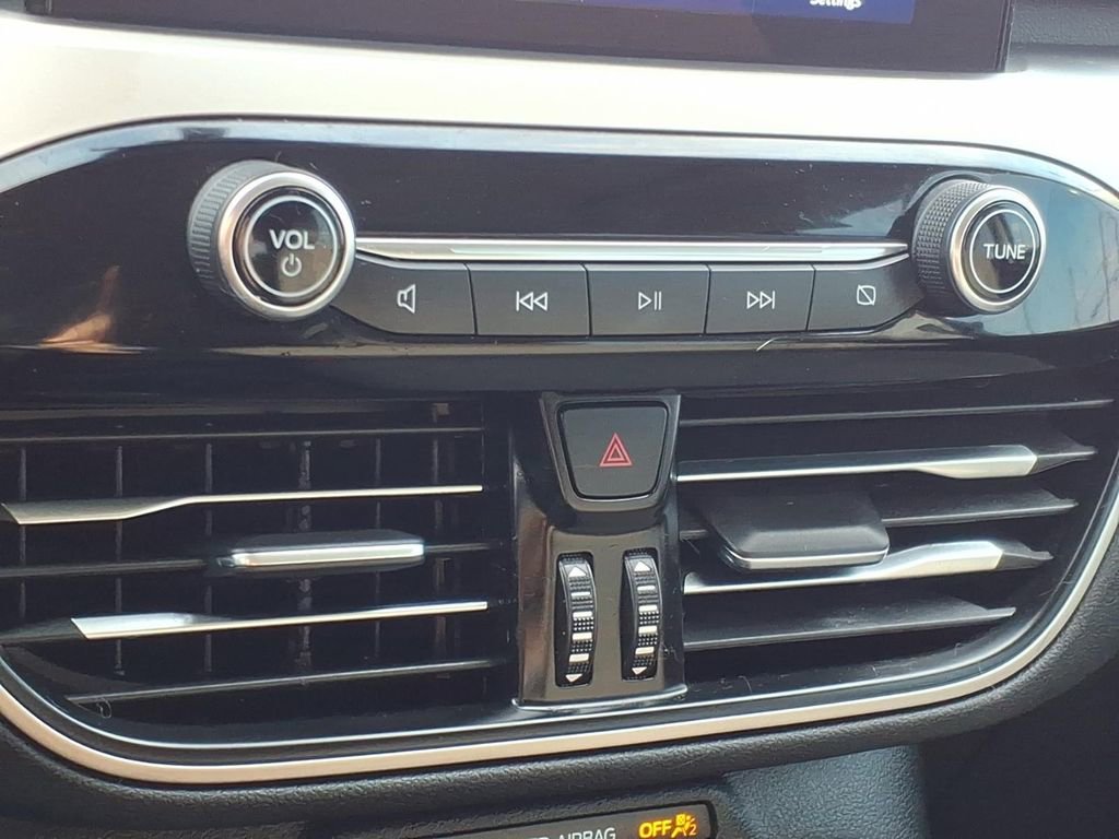 Certified 2022 Ford Escape SE w/ SE Sport Appearance Package FWD image 19