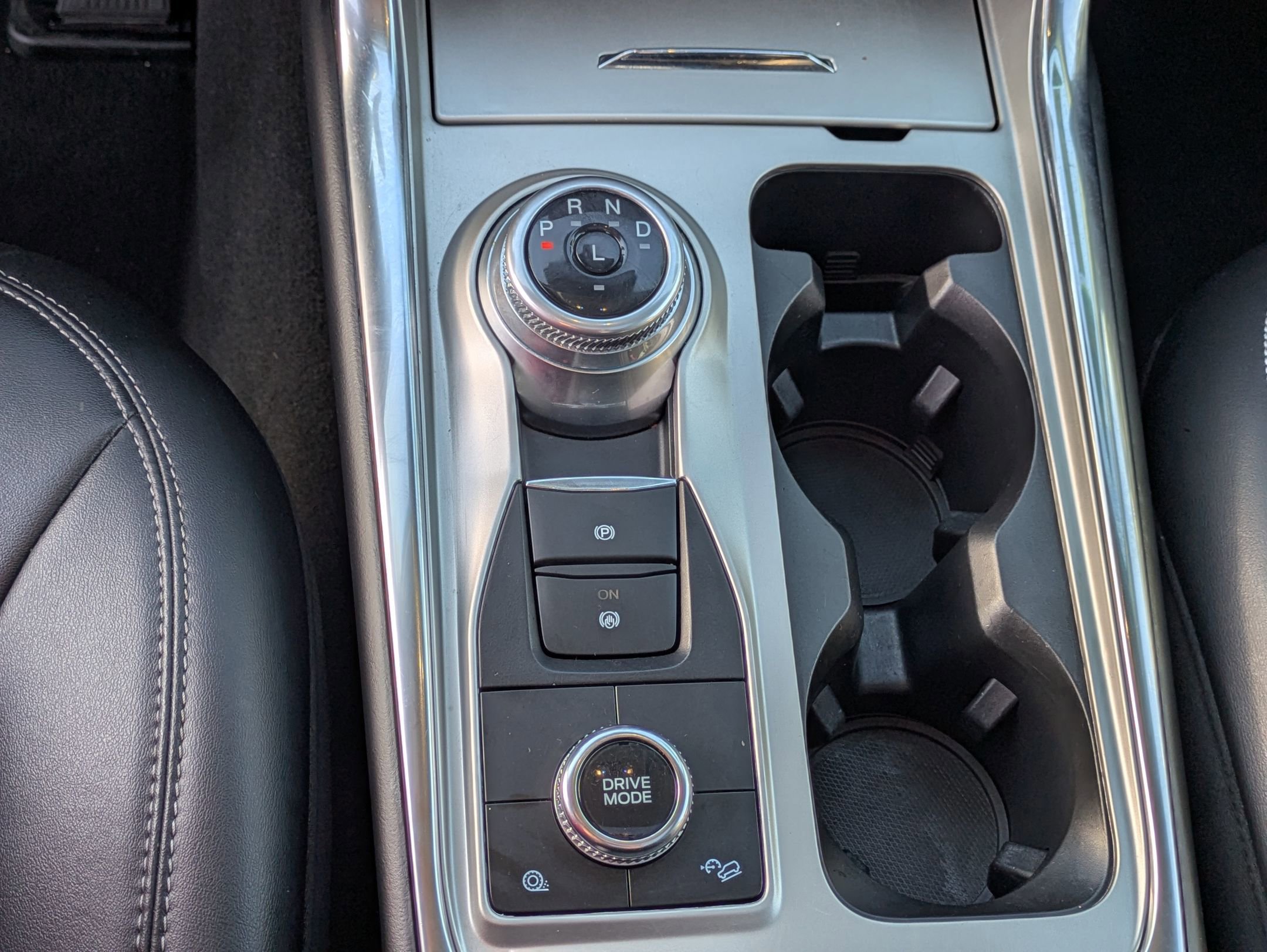 Certified 2022 Ford Explorer XLT w/ Equipment Group 202A image 24