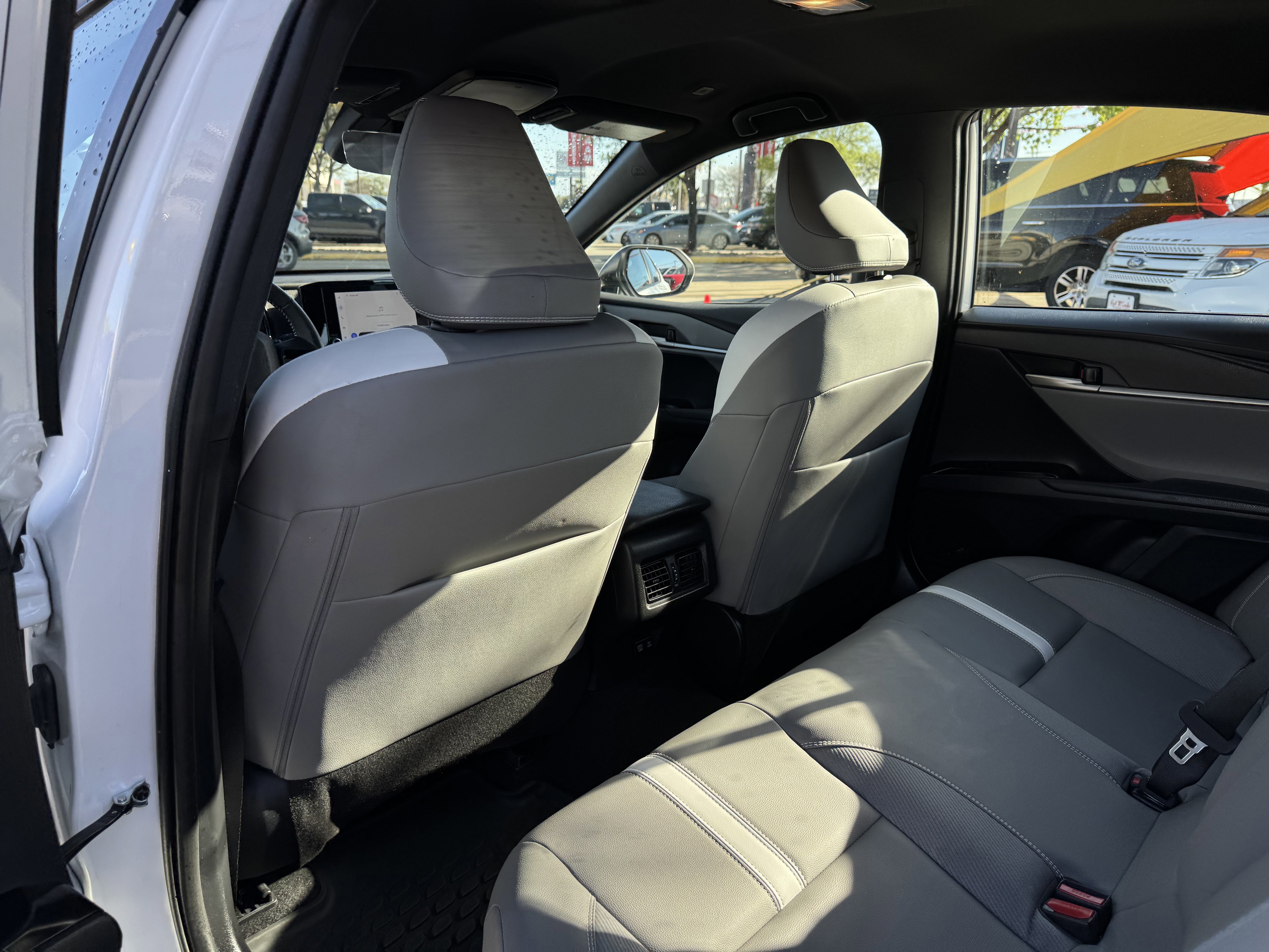 Used 2025 Toyota Camry SE image 12