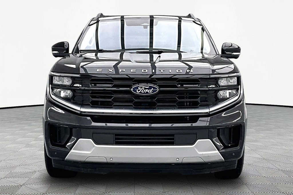 Certified 2025 Ford Expedition Max Platinum w/ Driver's Package AWD/4WD image 3