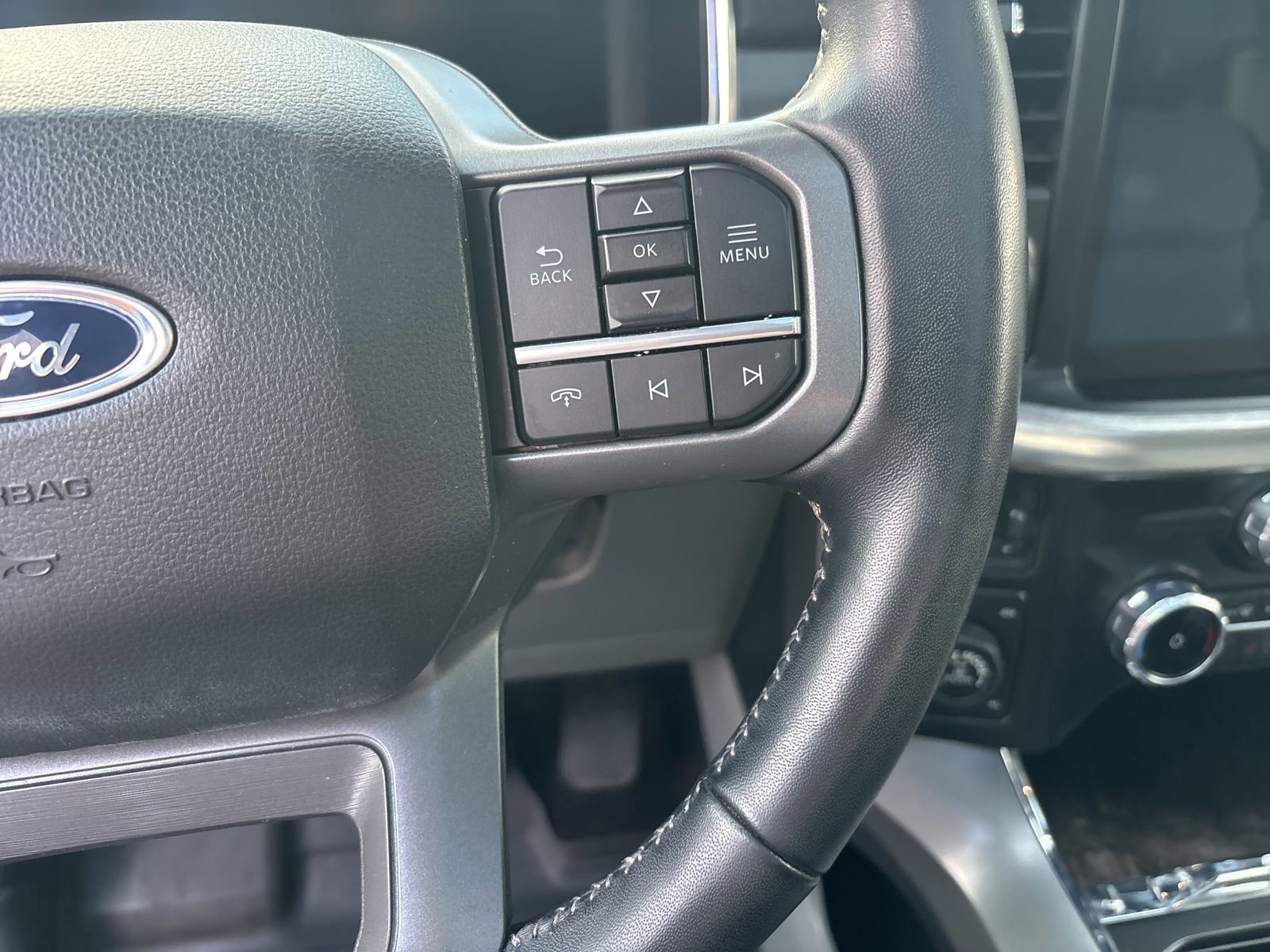 Certified 2022 Ford F150 Lariat w/ Equipment Group 502A High image 22