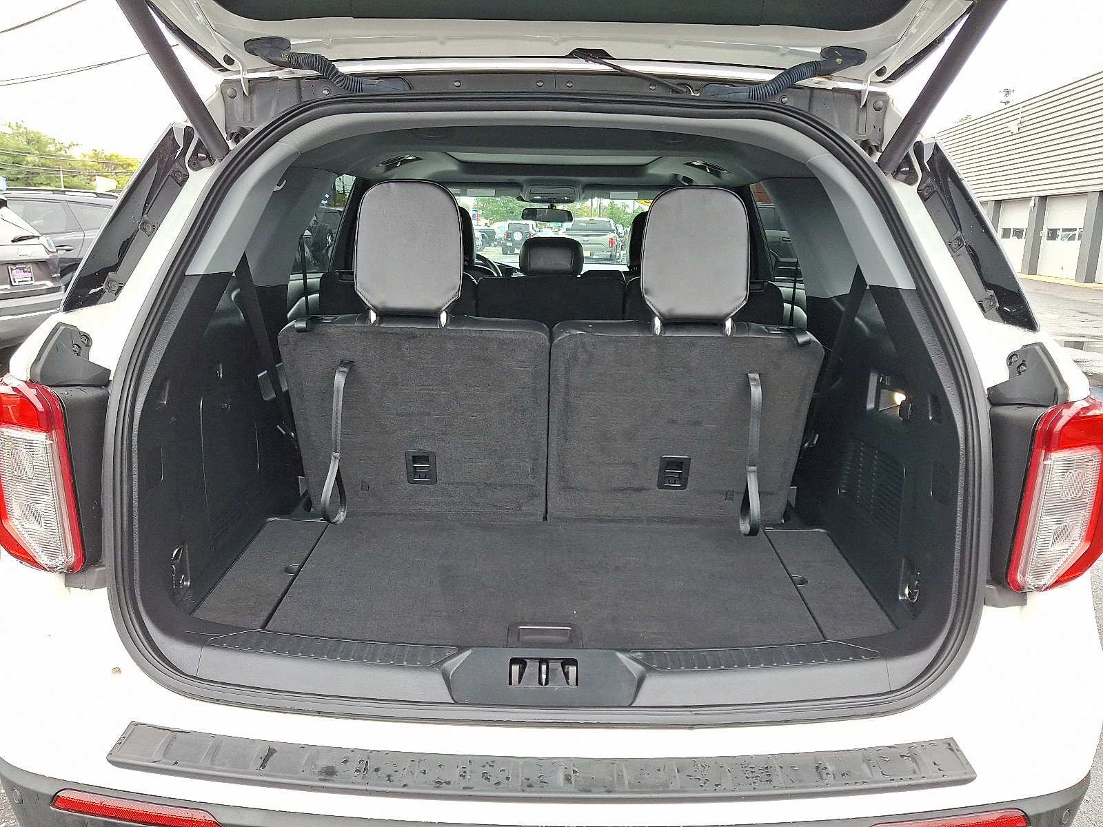 Certified 2022 Ford Explorer XLT w/ Equipment Group 202A image 30