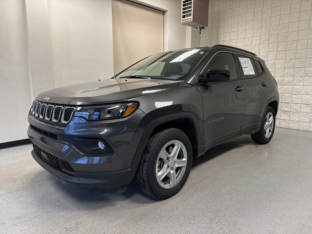 Used 2023 Jeep Compass Latitude w/ Convenience Group image 12