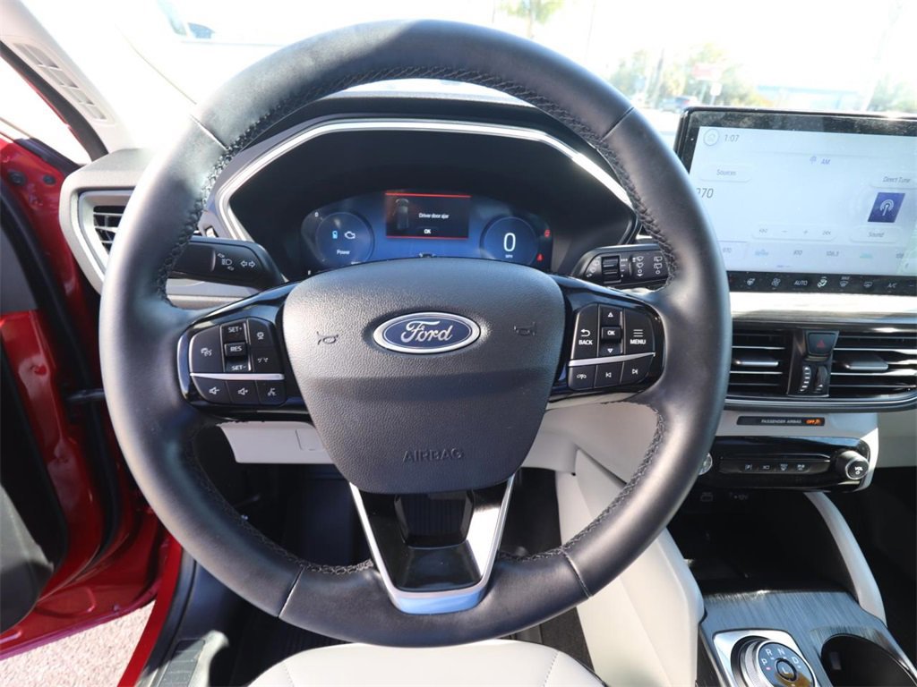 Certified 2025 Ford Escape Platinum w/ Premium Technology Package image 15