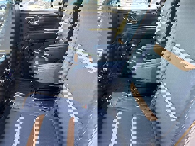 Used 2024 GMC Yukon AT4 w/ Technology Package image 19