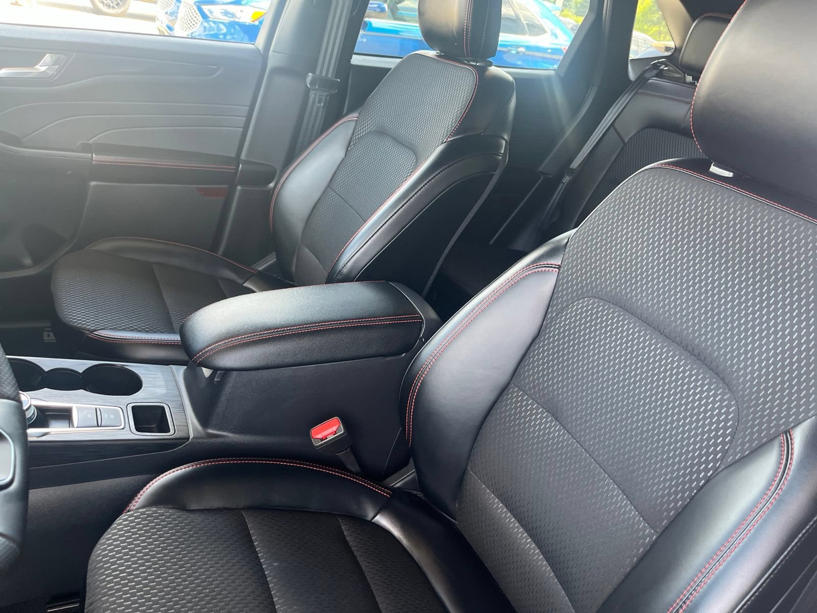 Certified 2025 Ford Escape ST-Line w/ Tech Pack #1 AWD/4WD image 9