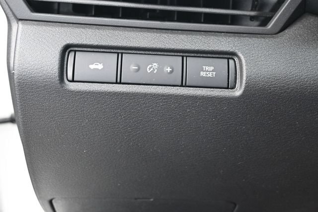 Used 2025 Nissan Altima 2.5 SV FWD image 13