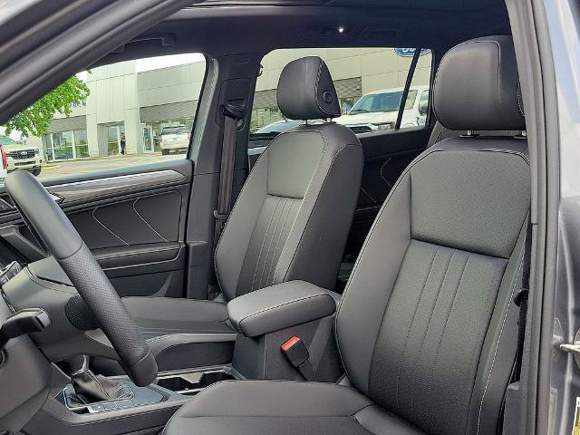 Used 2024 Volkswagen Tiguan SE R-Line w/ MDO Package, Three-Row FWD image 11
